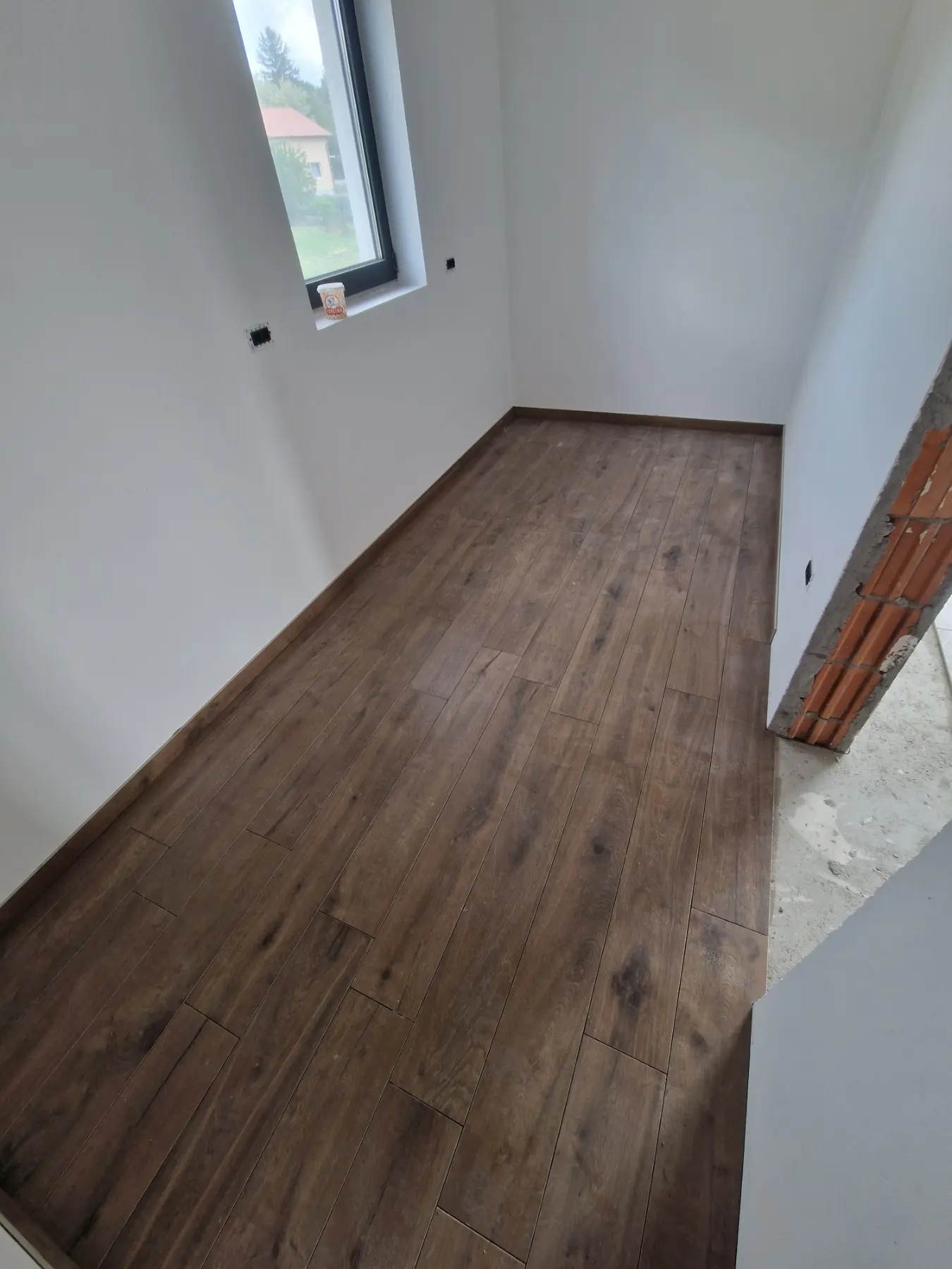 Gres pločice imitacija drveta — spavaća soba podno grejanje Beograd