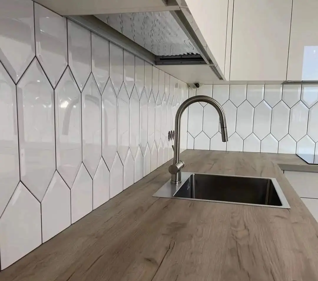 Kuhinja — heksagonalne pločice splashback, keramičar Beograd