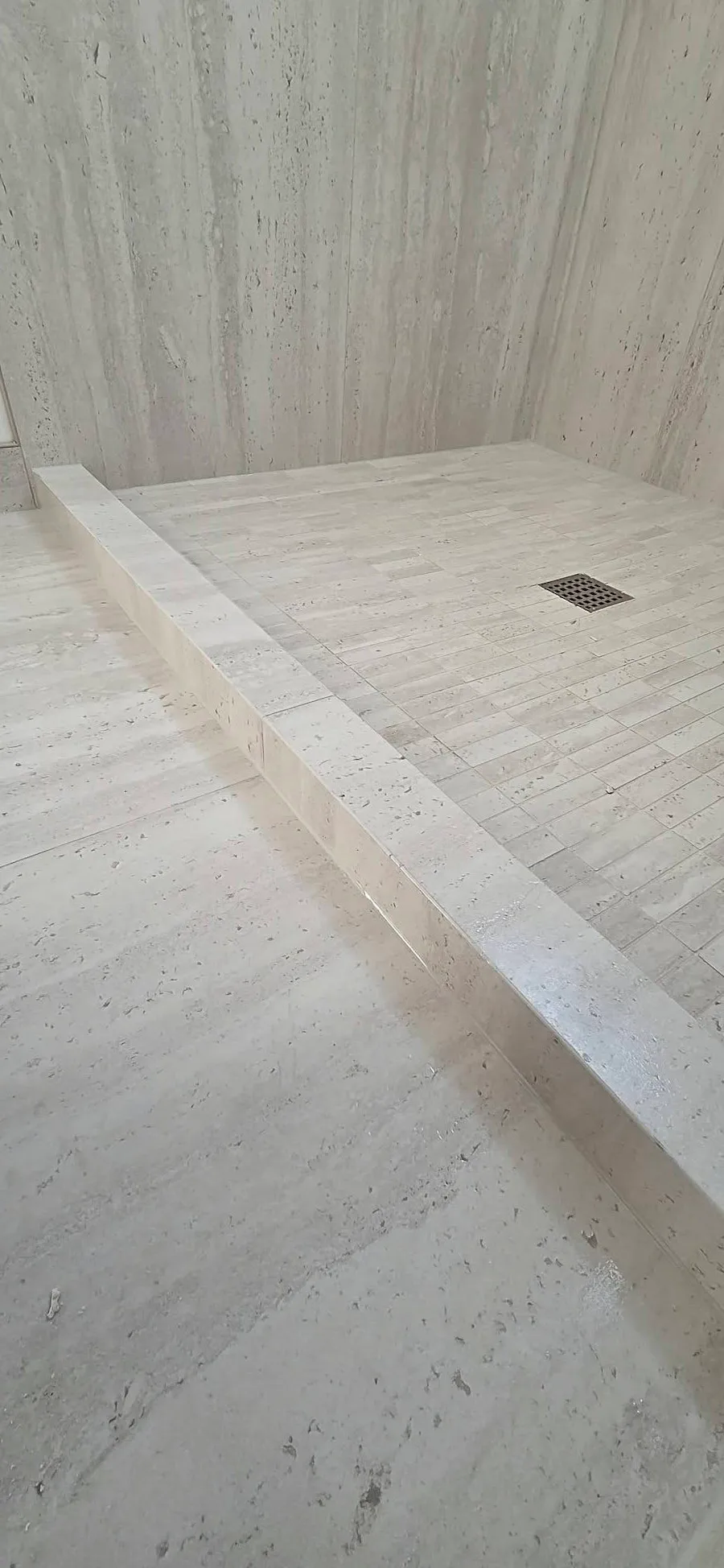 Keramičar Beograd — walk-in kabina travertin klupa